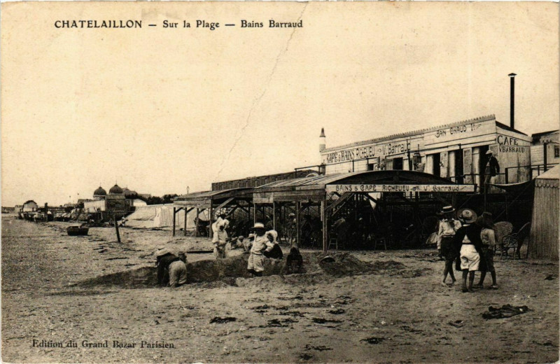 Carte postale ancienne Chatelaillon - Sur la Plage - Bains Barraud
