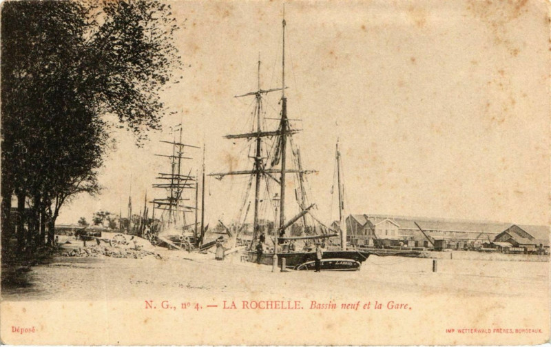 Carte postale ancienne La Rochelle - Bassin neuf et la Gare à La Rochelle