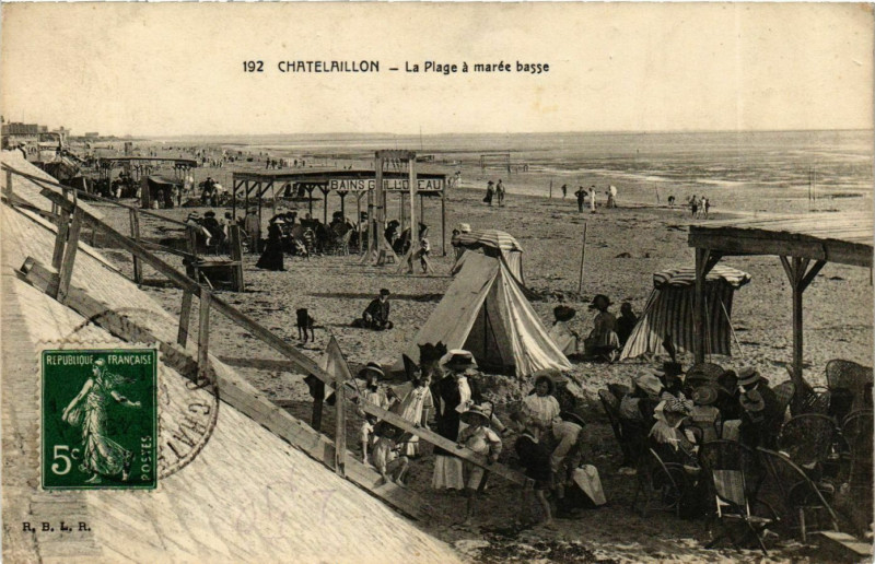 Carte postale ancienne Chatelaillon - La Plage a marée basse