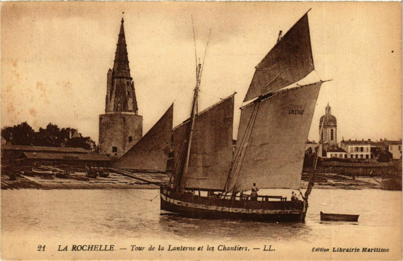 Carte postale ancienne La Rochelle - Tour de la Lanterne et les Chantiers à La Rochelle