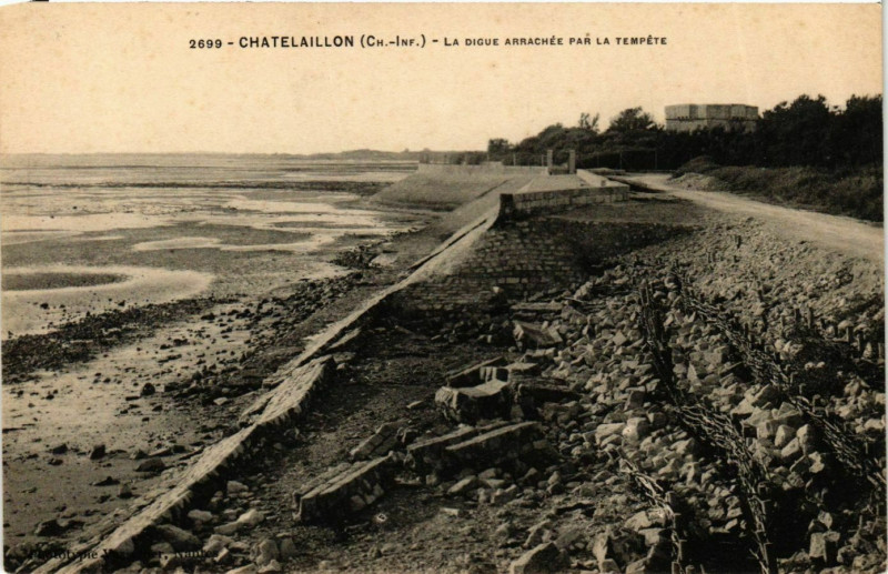 Carte postale ancienne Chatelaillon (Ch.-Inf.) - La Digue Arrachée par la tempéte