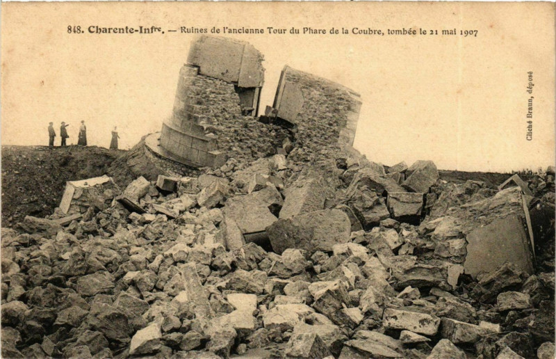 Carte postale ancienne Charente-Inf. - Ruines de l'ancienne Tour du Phare de la Coubre.