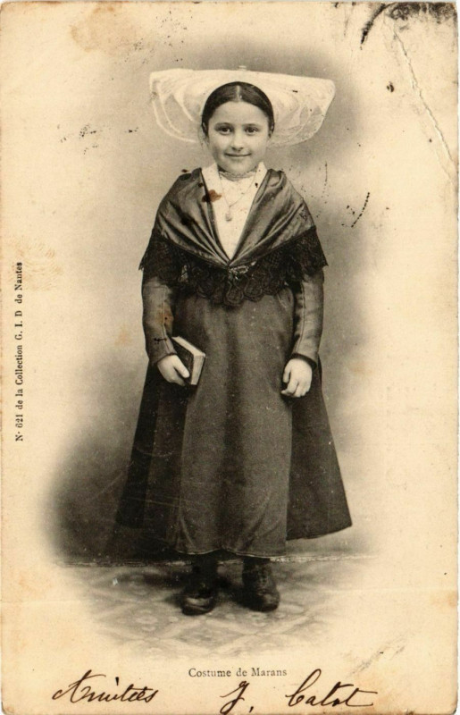 Carte postale ancienne Costume de Marans à Marans