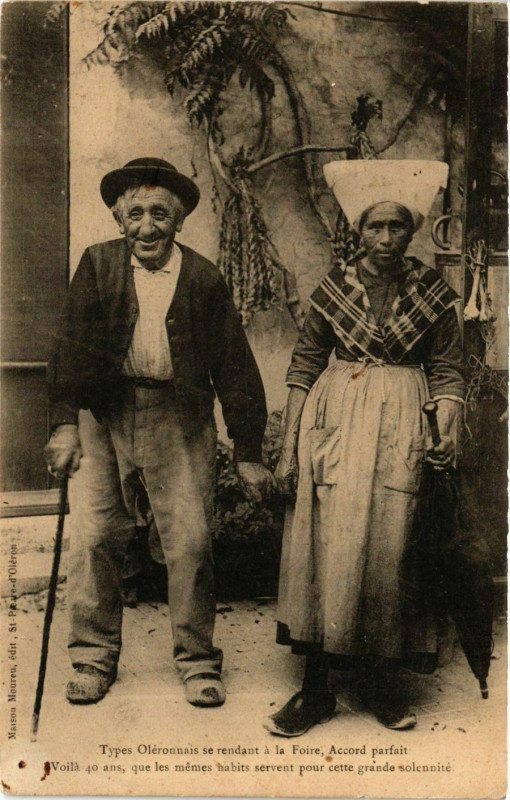 Carte postale ancienne Types Oléronnais se rendant a la Foire Accord parfait.Voila 40 ans