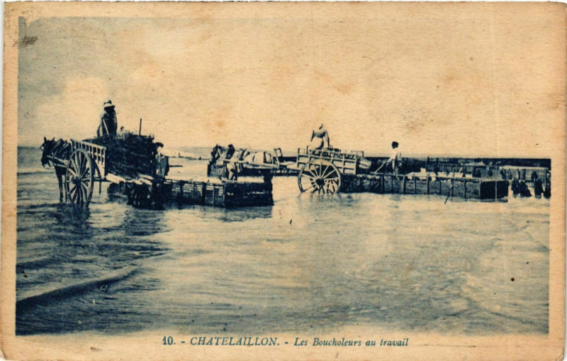 Carte postale ancienne Chatelaillon - Les Boucholeurs au travail