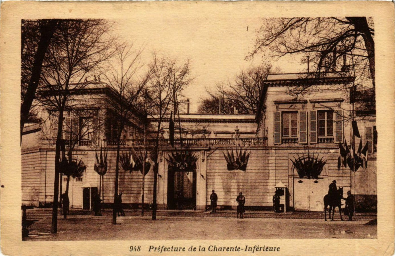 Carte postale ancienne Préfecture de la Charente-Inférieure