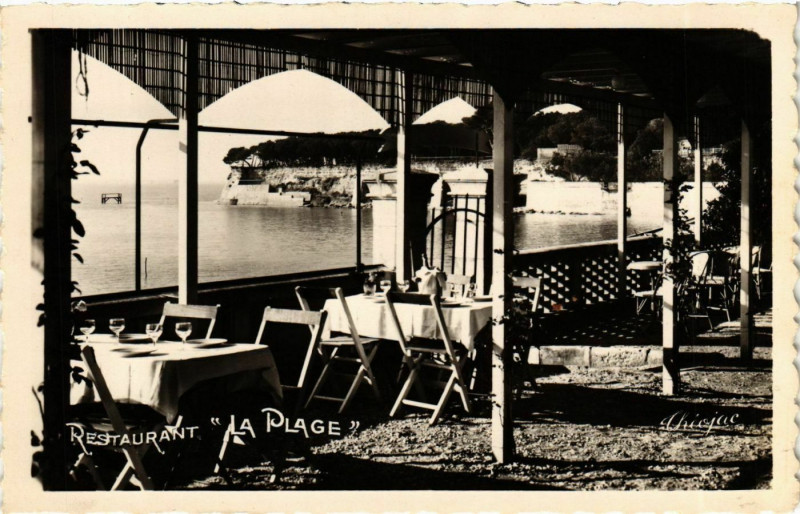Carte postale ancienne Fouras les-Bains (Charente-Maritime) -Pension de Famille La Plage à Fouras