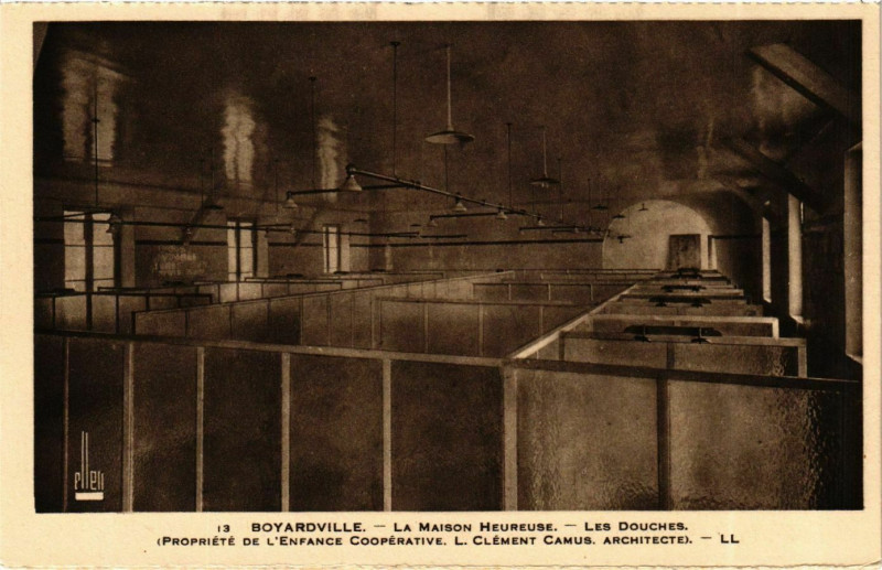 Carte postale ancienne Boyardville - La Maison Heureuse - Les Douches - Propriété de