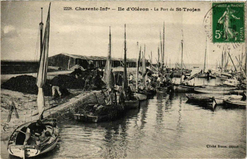 Carte postale ancienne Charente-Inf - Ile d'Oleron - Le Port de Saint-Trojan