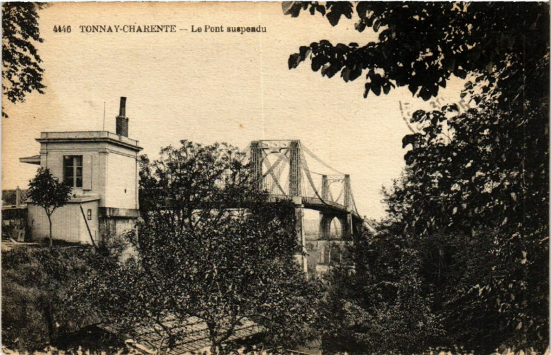 Carte postale ancienne Tonnay-Charente - Le Pont suspendu à Tonnay-Charente