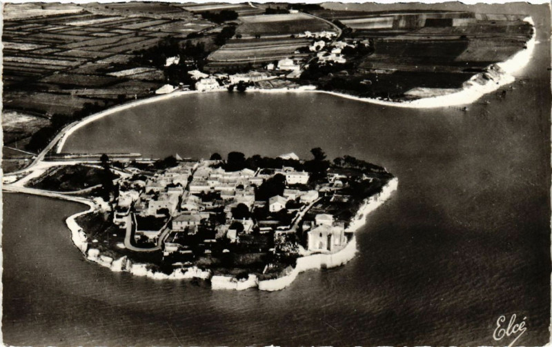 Carte postale ancienne Talmont-sur-Gironde - Talmont - Talmont et son Eglise à Talmont-sur-Gironde