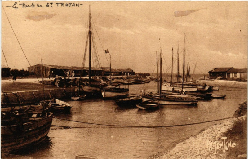 Carte postale ancienne Saint-Trojan-les-Bains - Ile d'Oleron - Le Port à Saint-Trojan-les-Bains