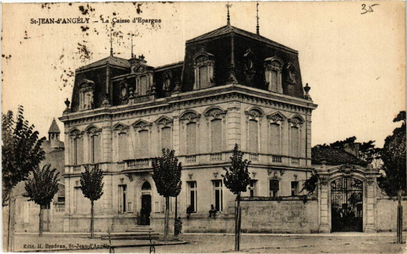 Carte postale ancienne Saint-Jean-d'Angely - Saint-Jean-d'Angely - La Caisse d'Epargne à Saint-Jean-d'Angély