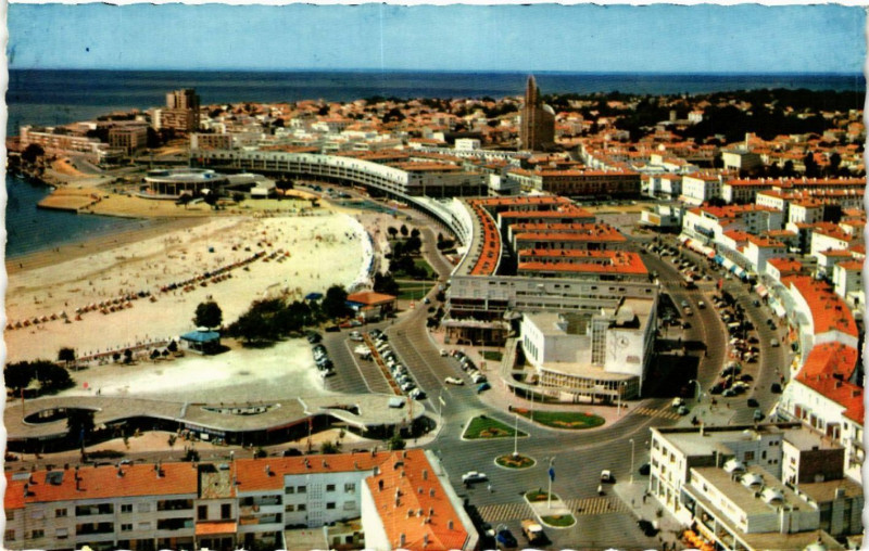 Carte postale ancienne Royan - Vue générale du Front de Mer - La Rond-Point de la Poste à Royan