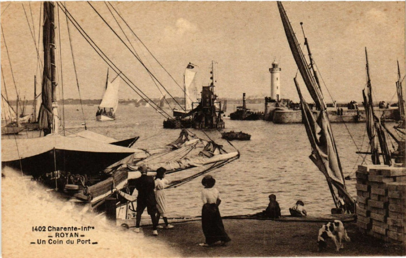 Carte postale ancienne Royan - Un coin du Port à Royan
