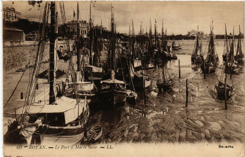 Carte postale ancienne Royan - Le Port a Marée basse à Royan