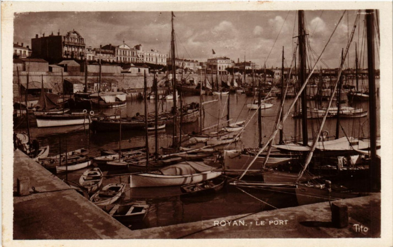 Carte postale ancienne Royan - Le Port à Royan