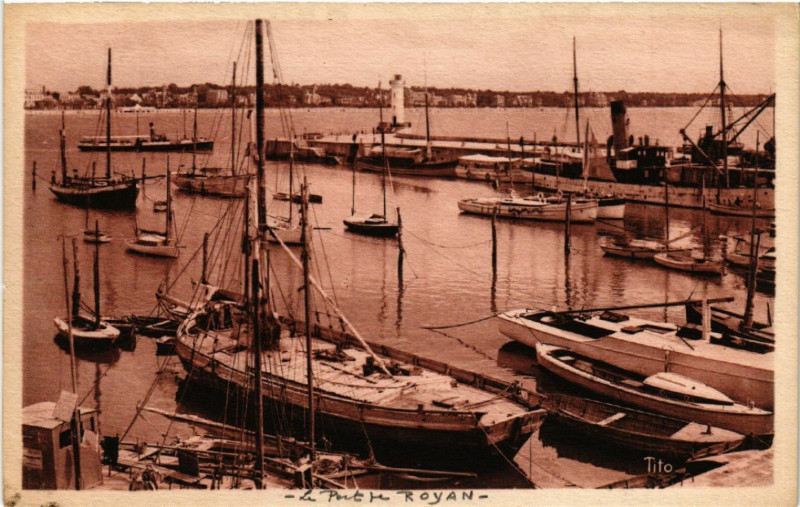 Carte postale ancienne Royan - Le Port à Royan