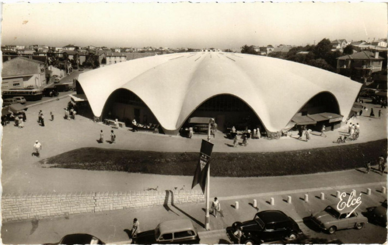 Carte postale ancienne Royan - Le Nouveau Marché à Royan