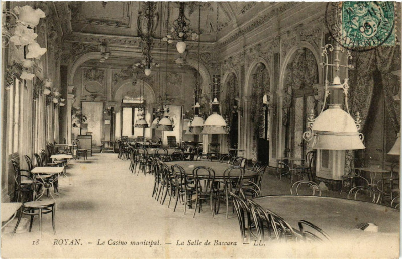 Carte postale ancienne Royan - Le Casino Municipal - La Salle de Baccara à Royan