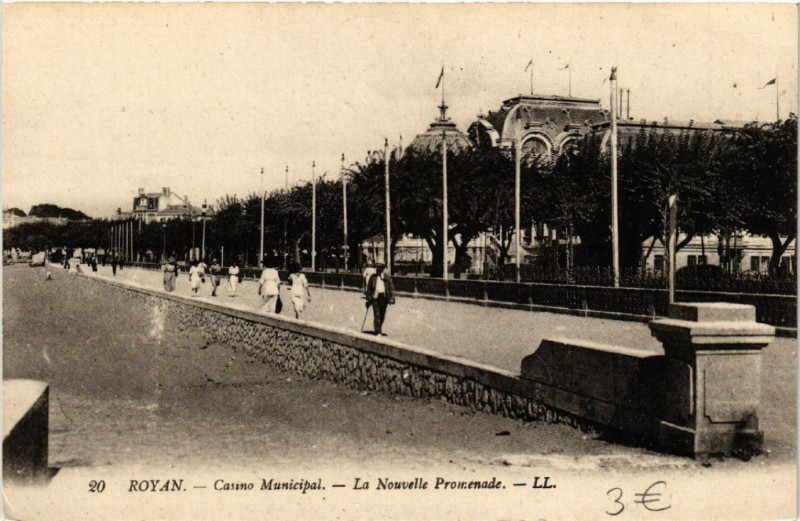 Carte postale ancienne Royan - Le Casino Municipal - La Nouvelle Promenade à Royan