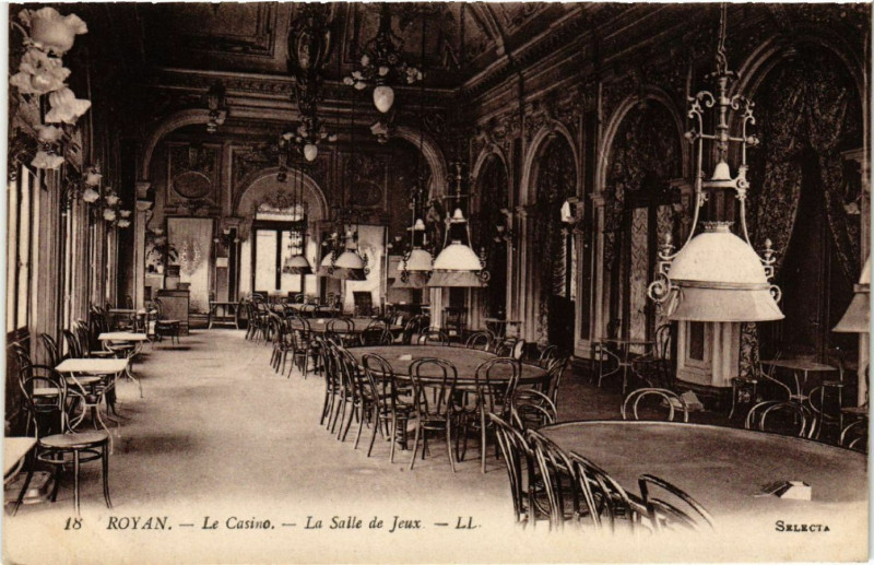 Carte postale ancienne Royan - Le Casino - La Salle de Jeux à Royan