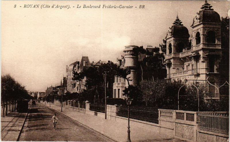 Carte postale ancienne Royan - Le Boulevard Frédéric-Garnier à Royan