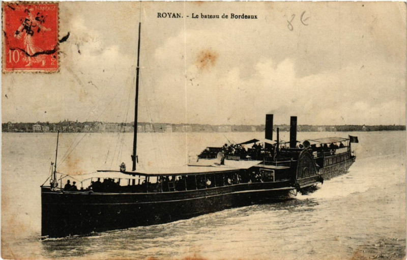 Carte postale ancienne Royan - Le Bateau de Bordeaux à Royan