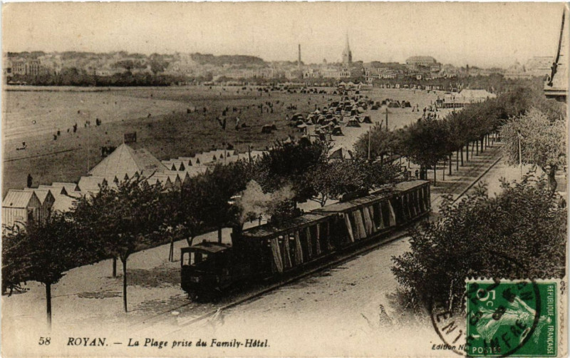 Carte postale ancienne Royan - La Plage prise du Family-Hotel à Royan