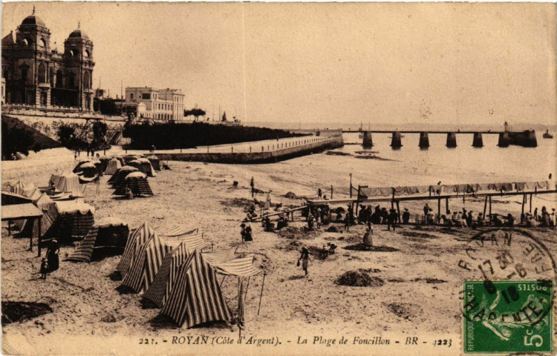 Carte postale ancienne Royan - La Plage de Foncillon à Royan