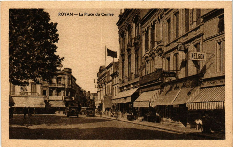 Carte postale ancienne Royan - La Place du Centre à Royan