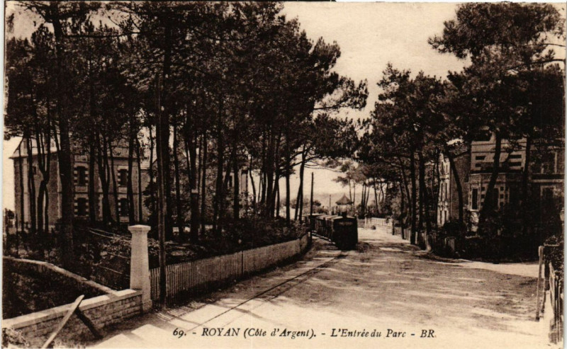 Carte postale ancienne Royan - L'Entrée du Parc à Royan