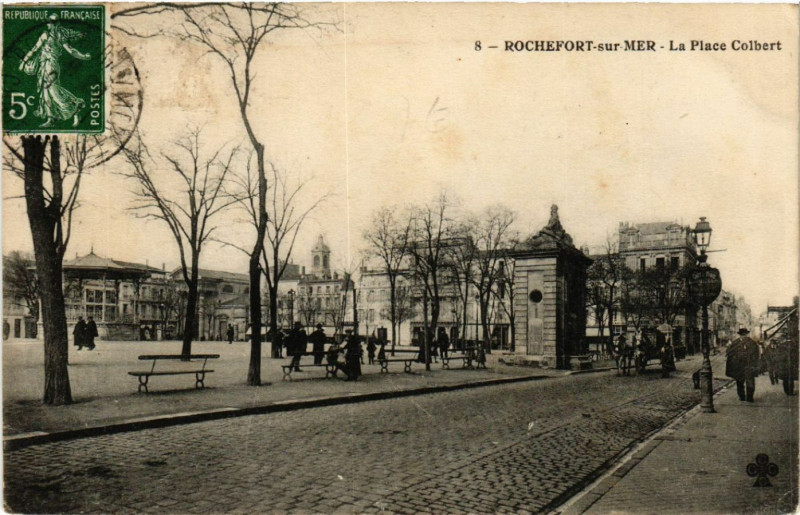Carte postale ancienne Rochefort-sur-Mer - La Place Colbert à Rochefort