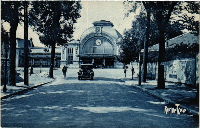 Carte postale ancienne Rochefort-sur-Mer - Gare de Rochefort-sur-Mer à Rochefort