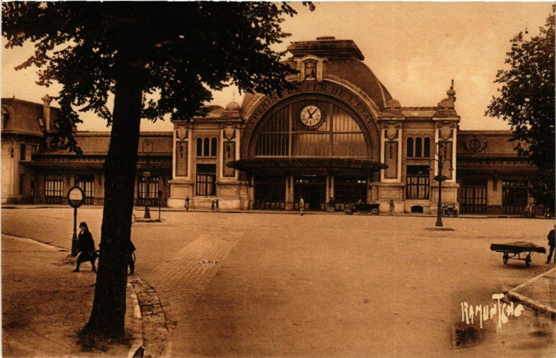 Carte postale ancienne Rochefort-sur-Mer - Gare de Rochefort-sur-Mer à Rochefort