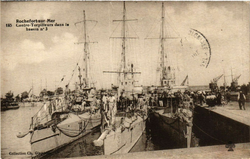 Carte postale ancienne Rochefort-sur-Mer - Contre-Torpilleurs dans le Bassin n3 à Rochefort