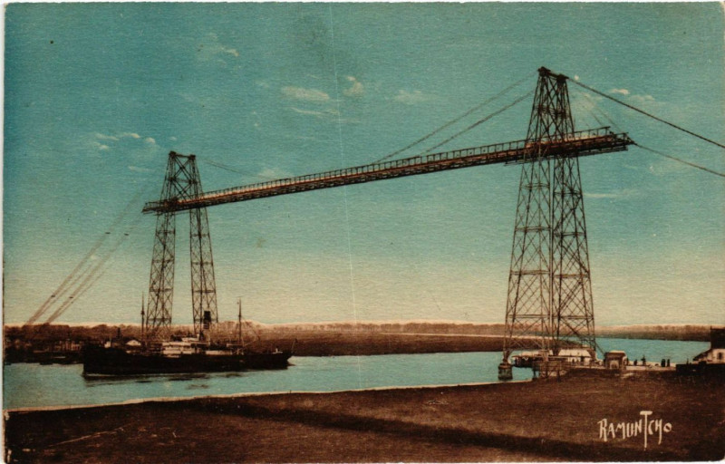 Carte postale ancienne Rochefort - Transbordeur de Martrou à Rochefort