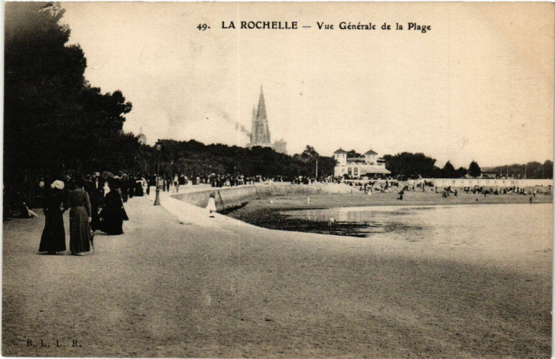 Carte postale ancienne La Rochelle - Vue générale de la Plage à La Rochelle