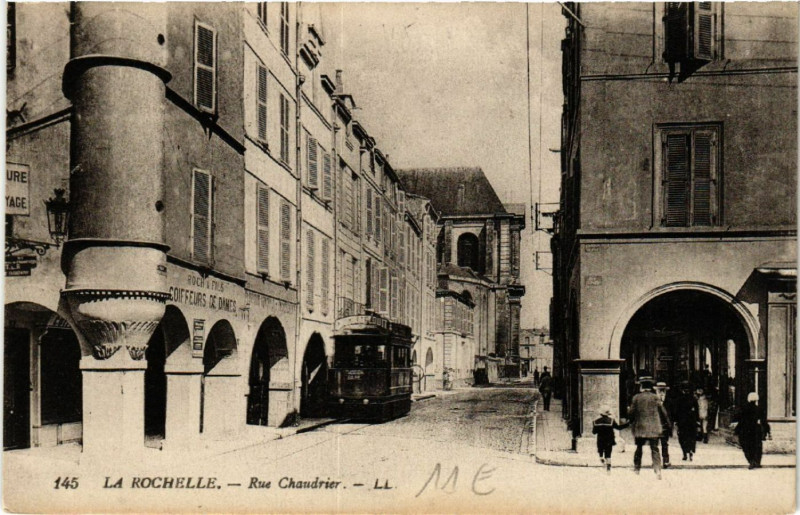 Carte postale ancienne La Rochelle - Rue Chaudrier à La Rochelle