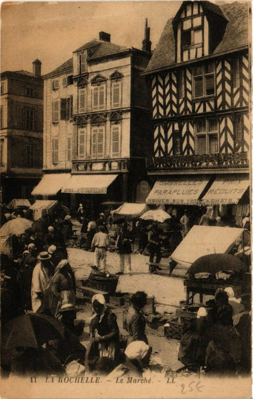Carte postale ancienne La Rochelle - Le Marché à La Rochelle