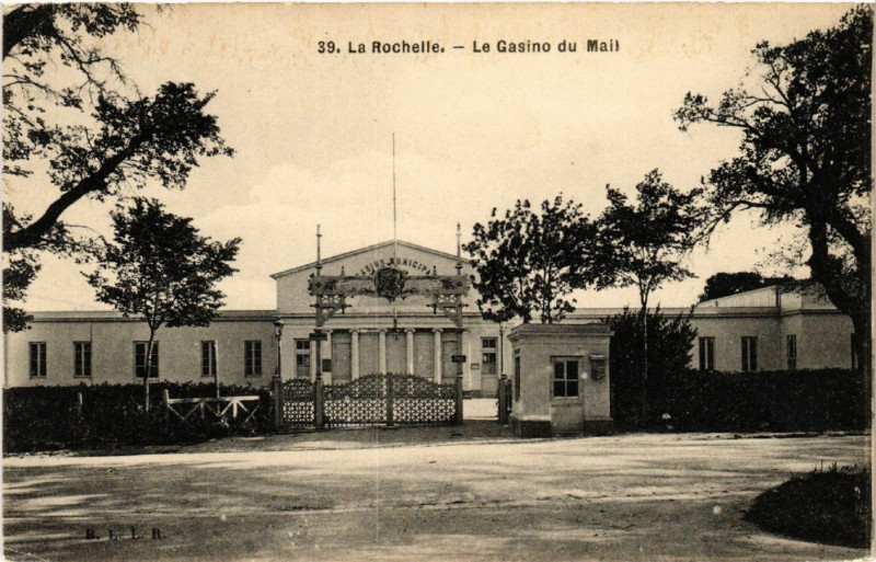 Carte postale ancienne La Rochelle - Le Casino du Mail à La Rochelle