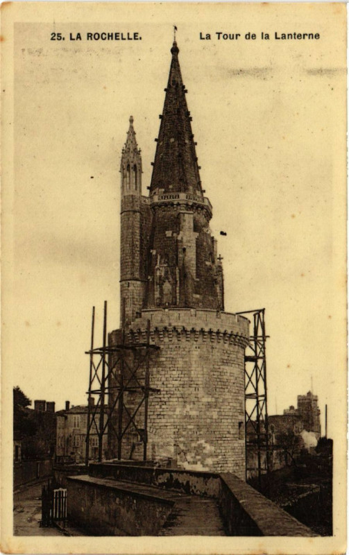 Carte postale ancienne La Rochelle - La Tour de la Lanterne à La Rochelle