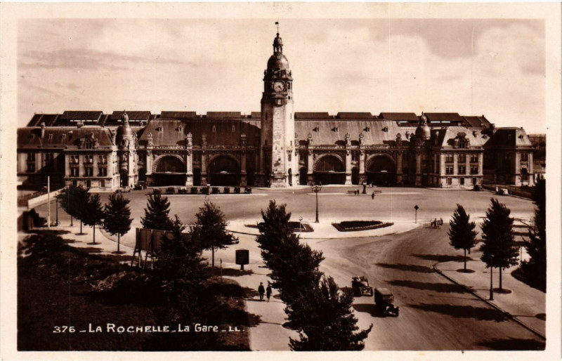 Carte postale ancienne La Rochelle - La Gare à La Rochelle