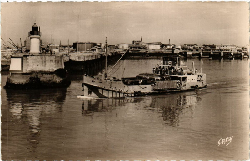 Carte postale ancienne La Pallice - Le Champlain - bateau faisant le service