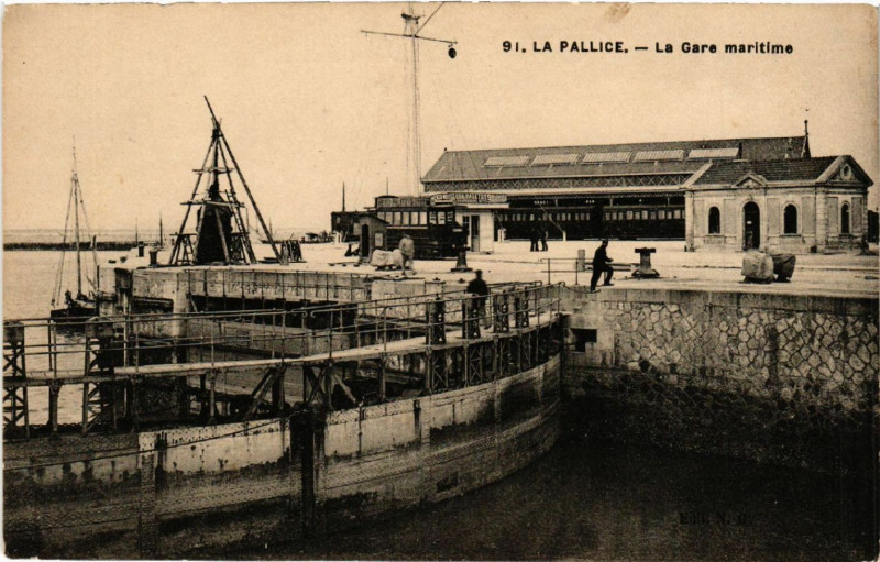 Carte postale ancienne La Pallice - La Gare Maritime