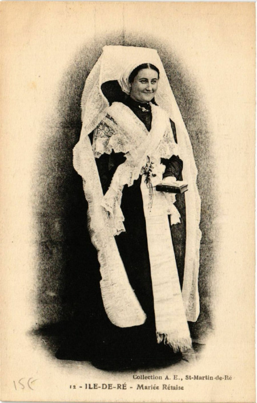 Carte postale ancienne Ile-de-Re - Mariée Rétaise