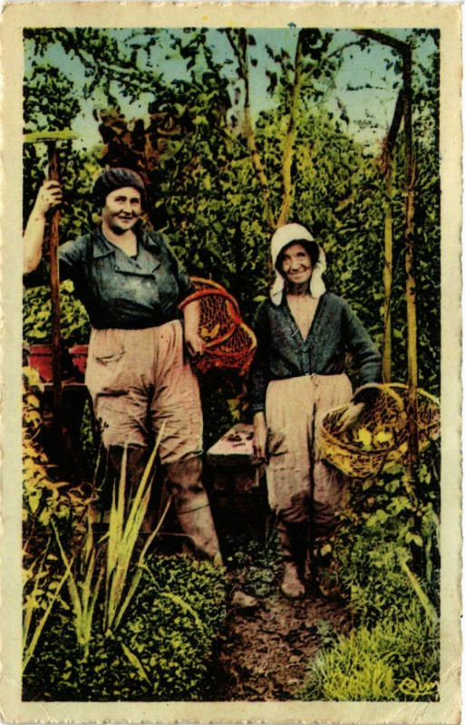 Carte postale ancienne Ile d'Oleron - Type de Pecheuses d'Huitres a L'Ile d'Oleron