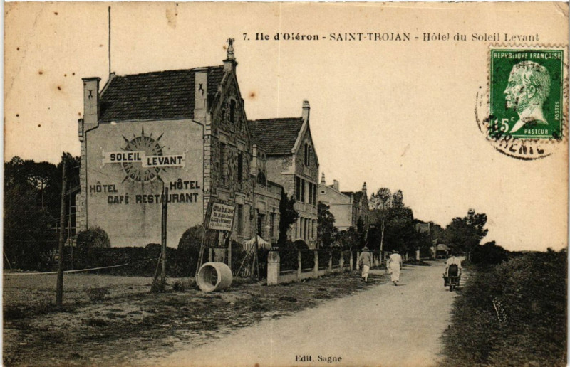 Carte postale ancienne Ile d'Oleron - Saint-Trojan - Hotel du Soleil Levant