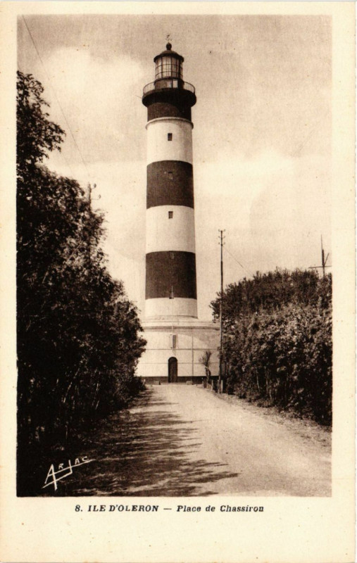 Carte postale ancienne Ile d'Oleron - Ile d'Oleron - Place de Chassiron