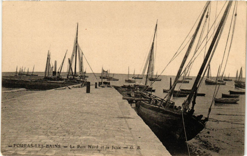 Carte postale ancienne Fouras-les-Bains - Le Port Nord et la Jetée à Fouras